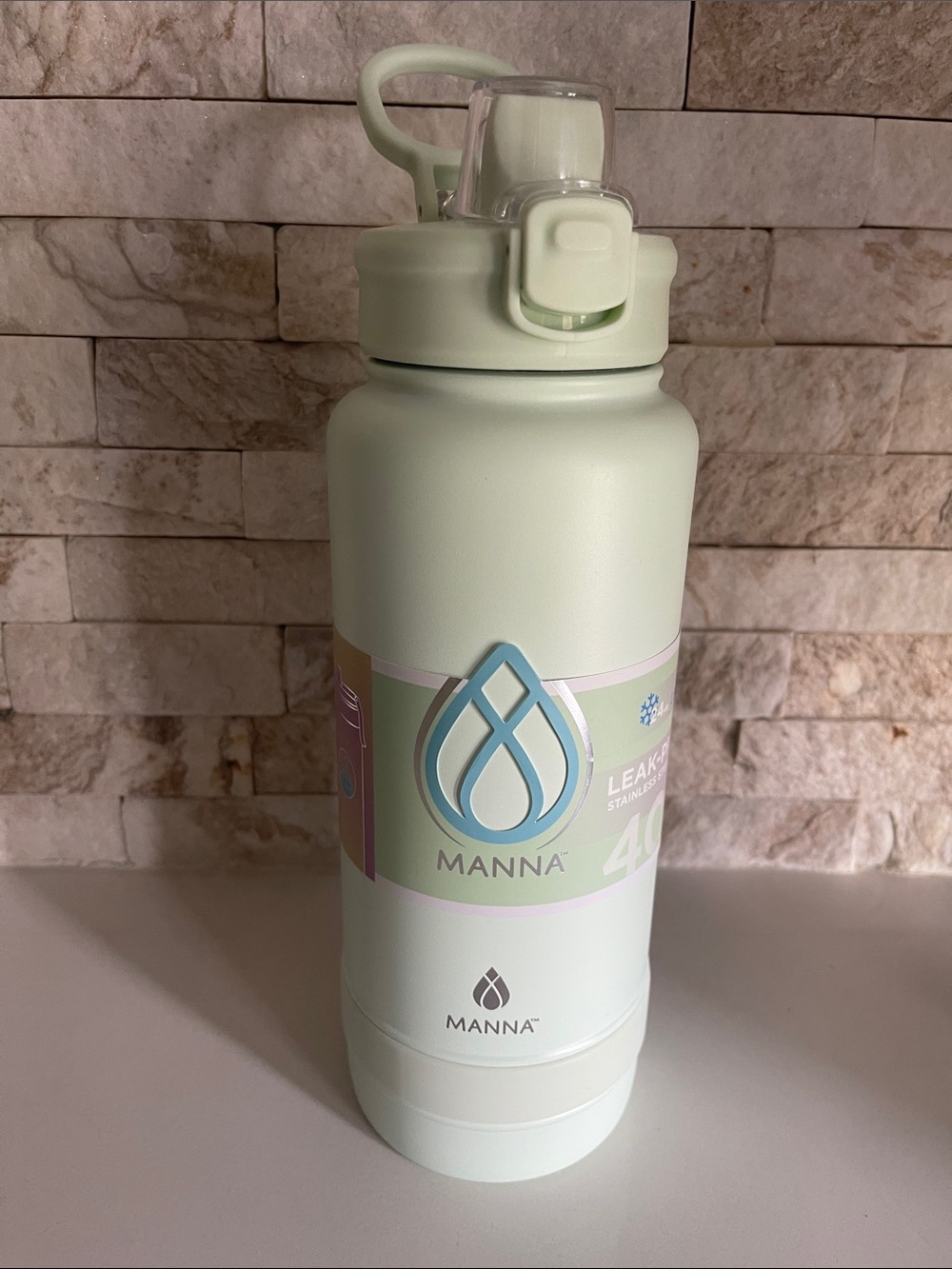 Brand New! $30 Manna Core Push Bottle 40 oz Mint green